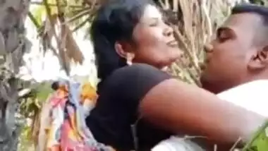 Desi couple hot sex under tree