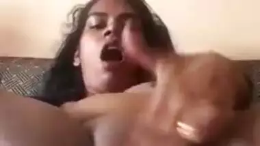 Thick Nympho Malyali babe hard fingering & Squiriting Back to back