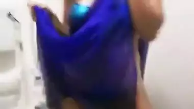 Indian Teen Shows Her Body