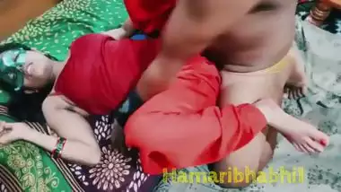 New Year Dost ki bahen ke saath manaya. Uski salwar faad ke jhaanto wali chut me khub pela. Hindi dirty talk sex video.