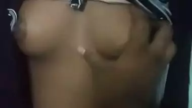 Bangladeshi girl boobs pressing by lover on cam