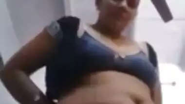 MATURE DESI AUNTY GETTING OFF ALL THE CLOTHES