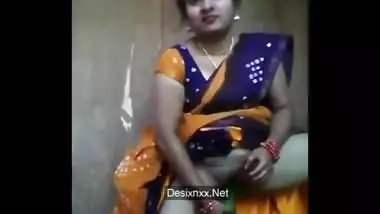 Desi aunty masturbating with the cucumber