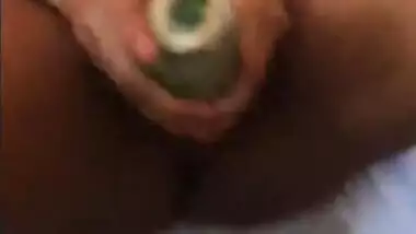 Desi girl takes cucumber in her tight pussy