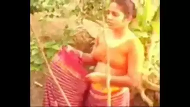 Bangladeshi bhabhi outdoor bath mms