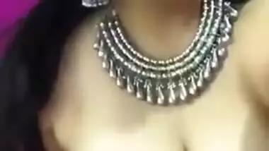 Desi cute bhabi showing her beautiful boobs