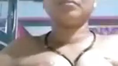 Bhabhi Boob Show