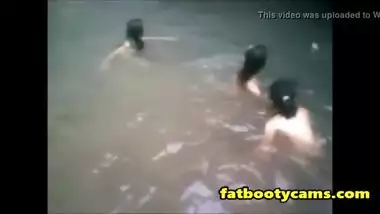 Amazing And Hot Teen Nepali Naked Girls Bathing In Open