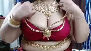 Indian aunty with big boobs