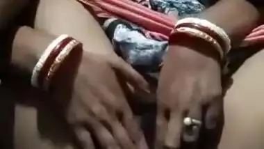 Sexy Desi Bhabhi Fingering Vdo