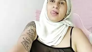 Hot Muslim Girl in hijab showing her naked body