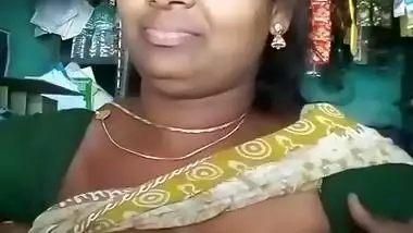 Tamil Bhabhi Shows her Boobs
