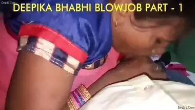 Exclusive- Sexy Desi Bhabhi Sucking Deaver Dick