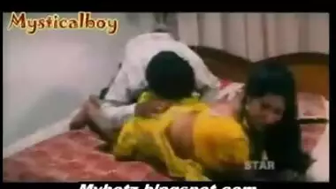 Yellow saree telugu aunty exposed