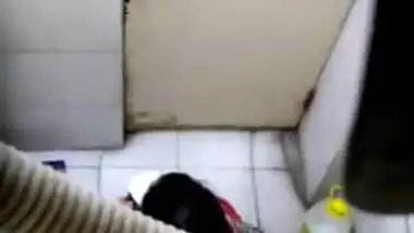 Desi aunty toilet ass capture