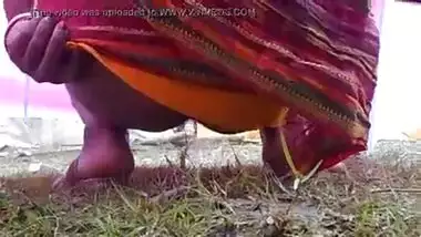 DESI HAIRY PUSSY PISS