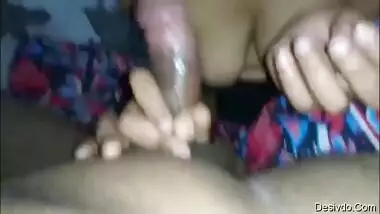 Indian bhabhi giving blowjob until hubby cum