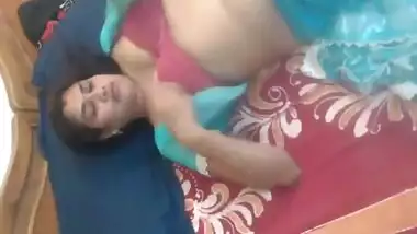 Tamil Bhabhi In Sari Masturbation