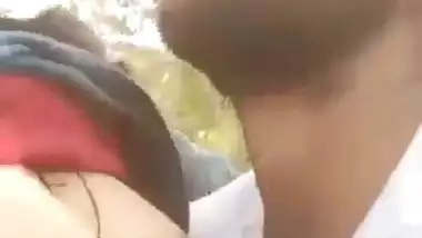 Pervert sucks his GF’s boobs in desi outdoor sex