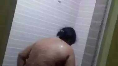 Dishaniya Aunty bathing video