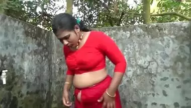 Desi village bhabi spy bath video