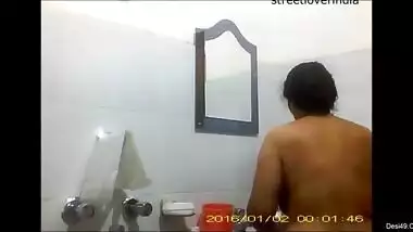 Indian aunty decides to film bathroom video and upload it to XXX site