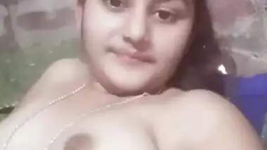 Super sexy girl rubbing her shaved pussy