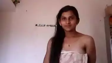 Desi cute wife show her nude body