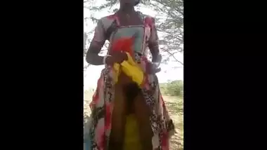 Desi village aunty exposing her cunt to the strangers