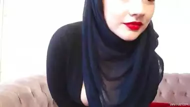 Hot Muslim Girl showing her Milky White big boob