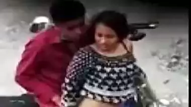 Super horny noida gf grinding and stand fucking in a bike