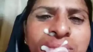 Beggar aunty sucking dick of a horny customer at his home