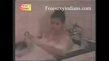 Desi sex mms of south indian bhabhi caught by maid