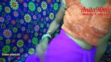 Indian bhabi akeli mai tarap rahi hu koi mujhe chodeyga