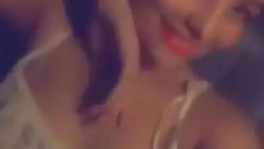 Today Exclusive- Cute Desi Girl Showing Her Boobs