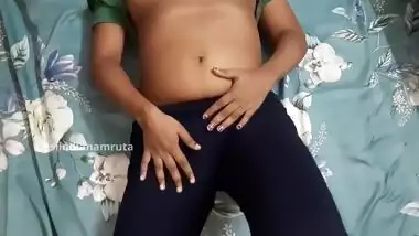 Indian Desi Cute Beautiful Bbw Bhabhi Playing With Her Shaved Wet Pussy With Carrot And Gets Orgasm