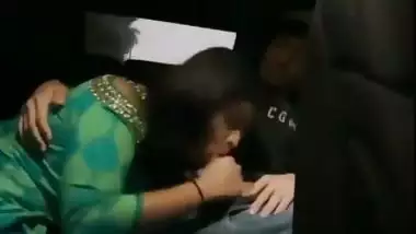 Indian babe’s xxx outdoor sex video from a moving car