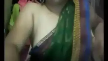 40yr old Thick Indian Aunty Plays on Webcam