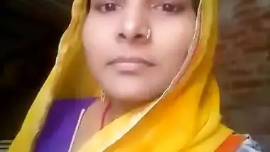 Dehati Indian lady flaunts her wet pussy and firm boobs