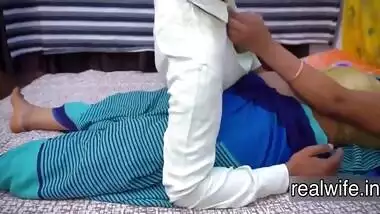 Bhabhi Ne Padosi Ladke Ko Gulam Bana Kar Chut Chatwaya