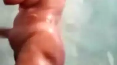 Tamil Bhabhi Bathing