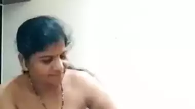 Marathi mature Desi XXX wife oiling her husband’s hard dick MMS