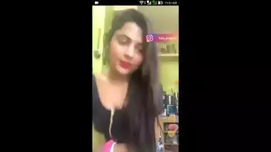 Priyanka Wet today and Dancing Showing her Navel ! Don’t Miss !