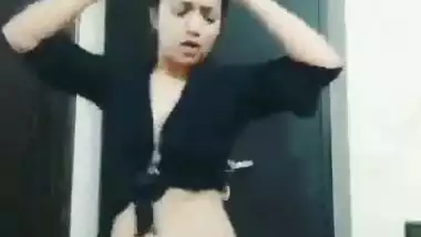 Mishti Basu, a Bengali-origin adult actress nude MMS