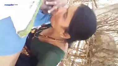 Desi aunty oral sex forest picnic time