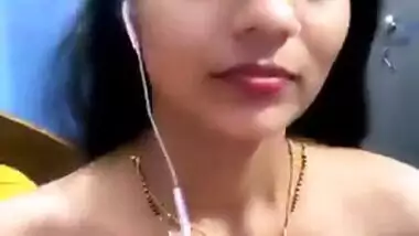 Sexy Nikita Bhabhi showing boobs on live cam