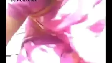 Sexy Middle Aged Desi Aunt Washing Pussy