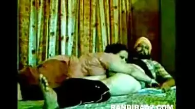 Punjabi Sardaar couples ki chudai hidden cam mai aayi