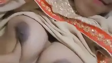 Kochi college girl boobs show viral clip