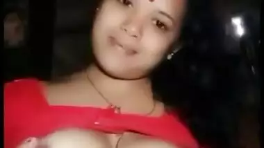 Desi village bhabi show her sexy boobs
